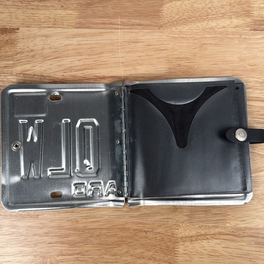Unique little Earth recycled License Plate CD wallet - Picture 11 of 12